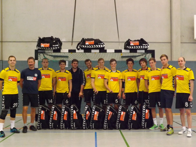 Handball 1. Herren von Eintracht Hiltrup mit Sporttaschen im September 2013